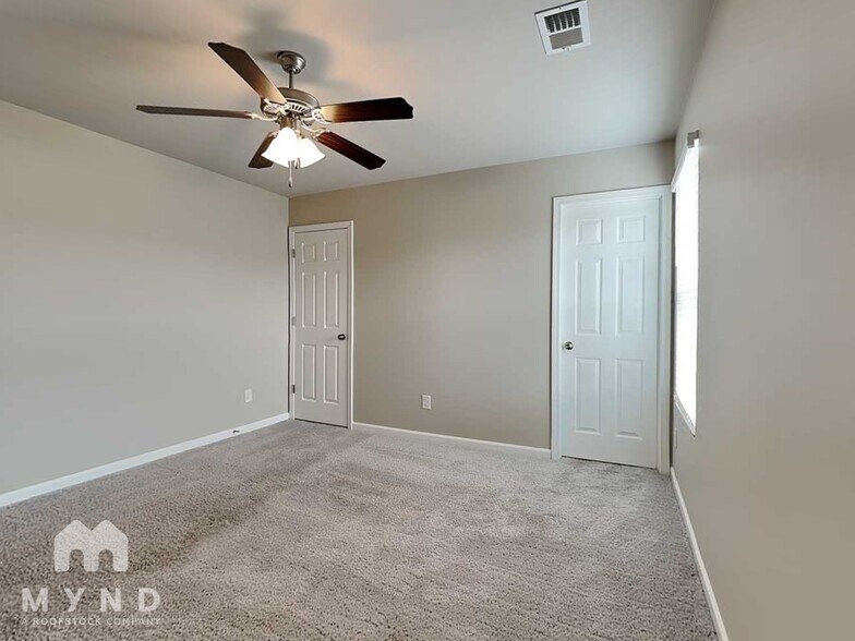 Building Photo - 803 The Heights Ln