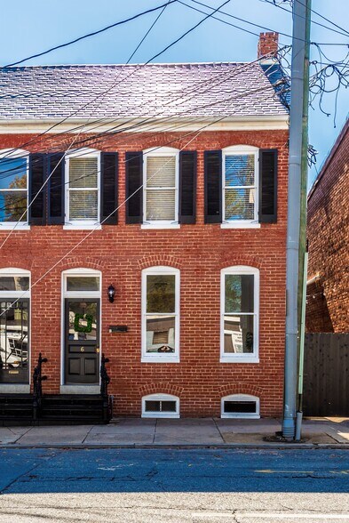 Building Photo - 6 W 4th St