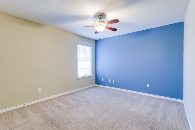 Building Photo - 2119 Dover Dr