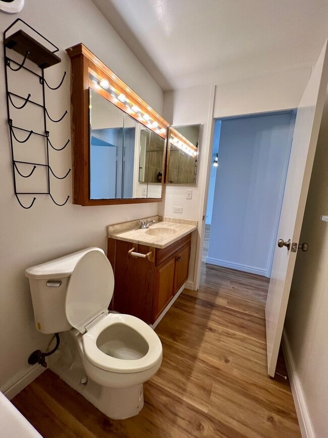 Building Photo - Convenient 2/2/1 with Lanai