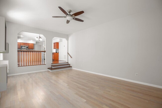 Building Photo - 10205 N Hampton Ln