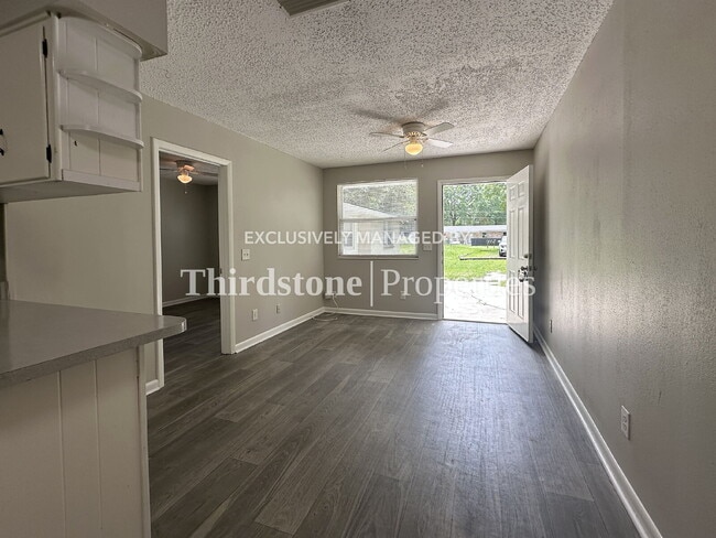 Building Photo - 1160 Comanche St