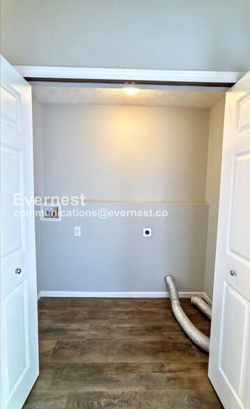Building Photo - 5321 Miramar Dr