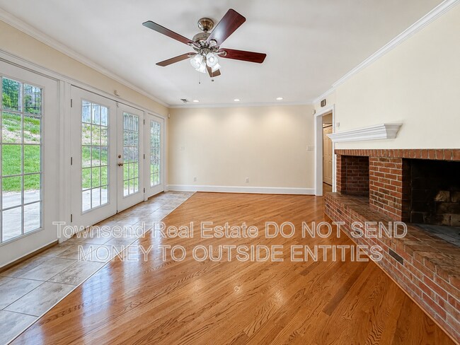 Building Photo - 342 Devane St