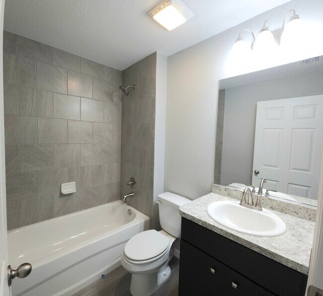 Building Photo - 440 Locust Rd