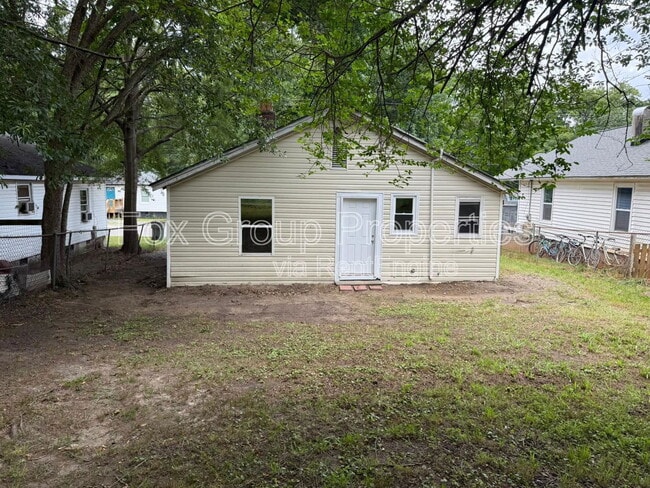 Building Photo - 1612 N McFarland St