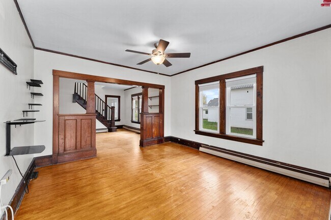 Building Photo - 568 W Main St