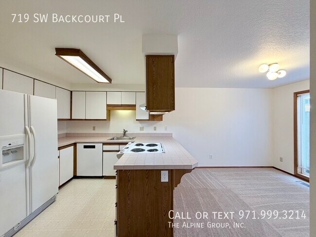 Building Photo - 719 SW Backcourt Pl