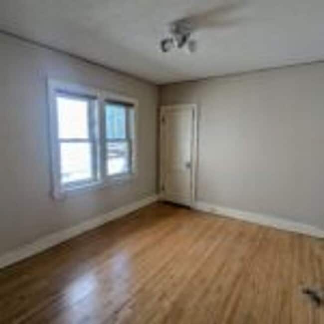 Building Photo - 1307 N 20th Ave E