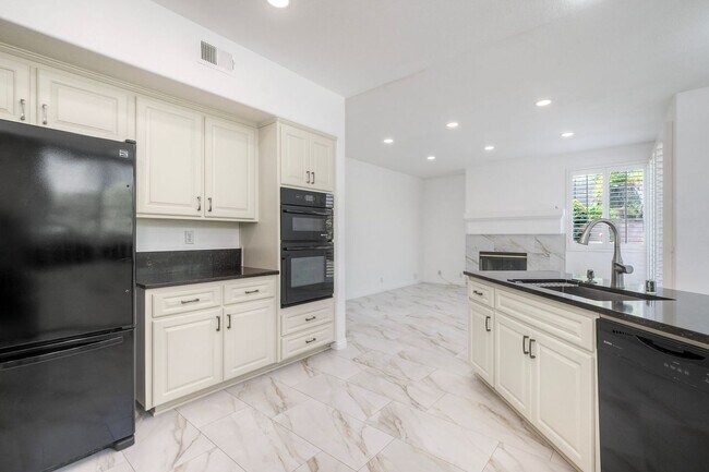 Building Photo - 4Bed/3bath in Rancho Del Oro~ Caspian