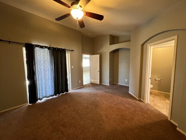 Building Photo - 3 BEDROOM HOME IN ARABY CROSSING!