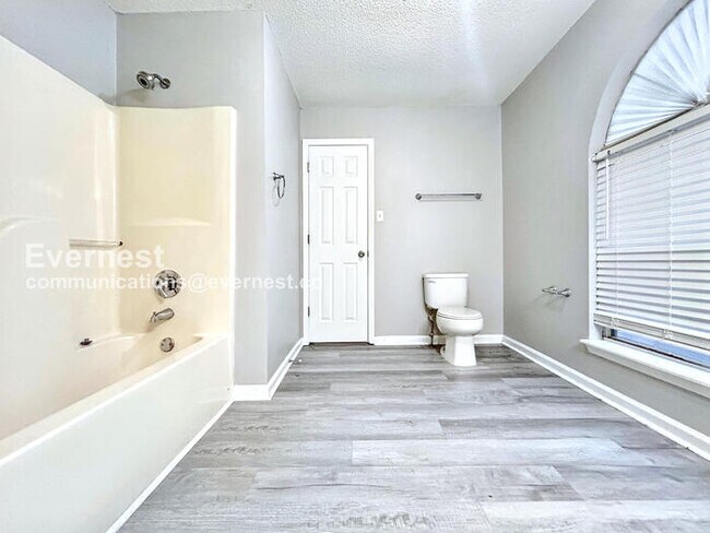 Building Photo - 5920 Catawba Way