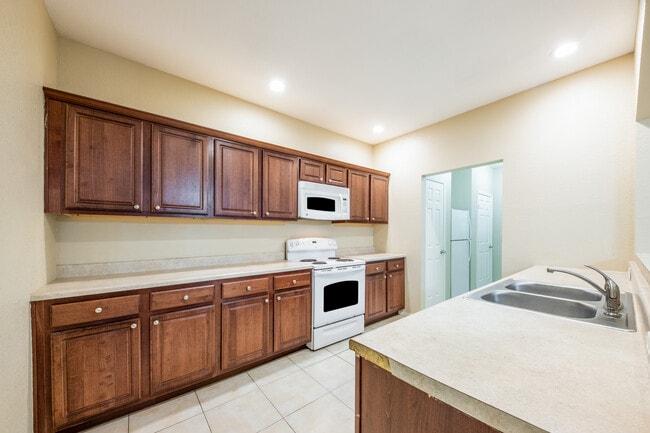 Building Photo - 2809 E 22nd St