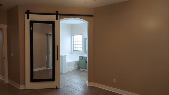 Building Photo - GORGEOUS HOME IN AVONDALE!!