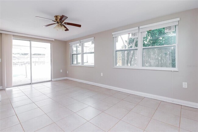 Building Photo - 4740 Durney St