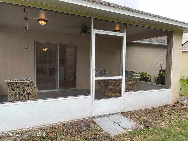 Building Photo - 2065 Redwood Cir