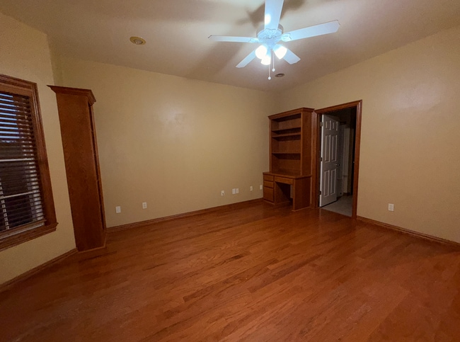 Building Photo - Spacious 3BR/3BA Home in Cave Springs with Pool
