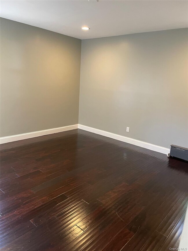 Building Photo - 10 Berry Ct