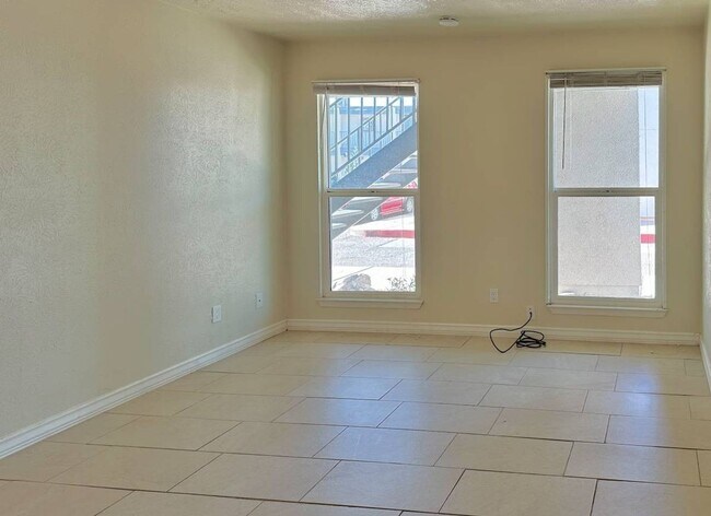 Building Photo - 1620 N Wilmot Rd