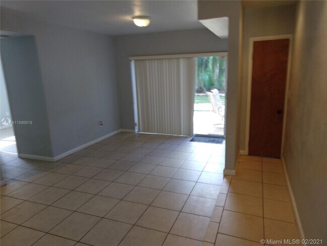 Building Photo - 9202 SW 73rd Avrd