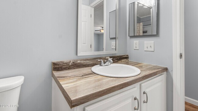 Building Photo - 12808 Clear Creek Rd