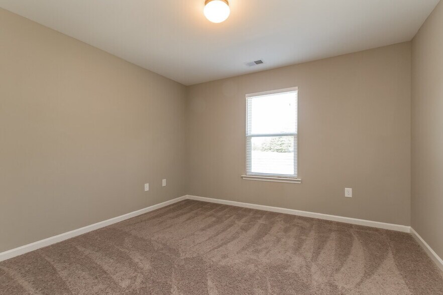 Building Photo - 93 Moss Way