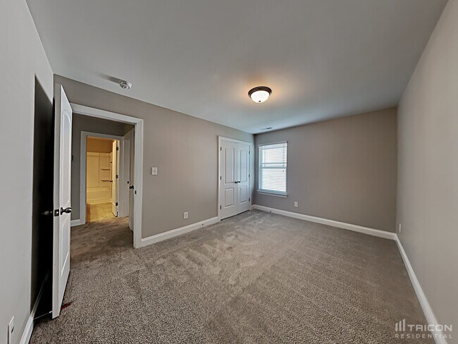 Building Photo - 4428 Redfern Pl