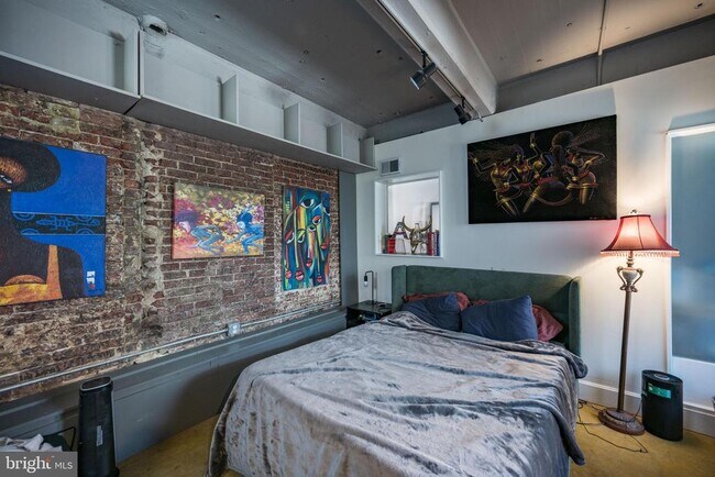 Building Photo - 144-50 W Laurel St