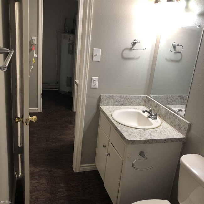 Building Photo - 1 br, 1 bath Apartment - Bellaire