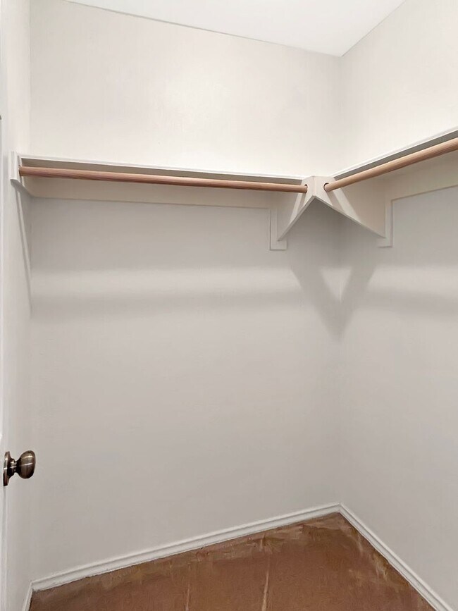 Building Photo - Spacious 5-Bedroom Retreat with Oversized Primary Suite in Converse