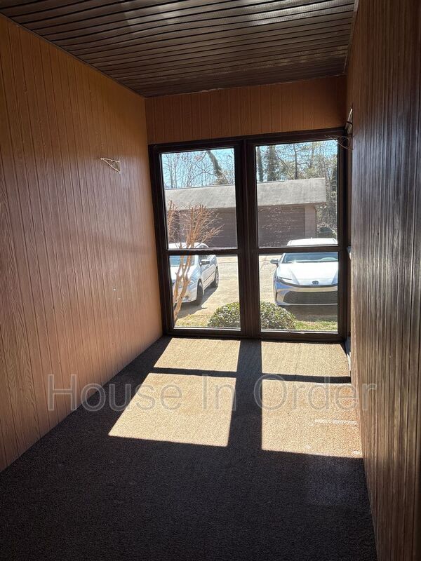 Building Photo - 1230 State St