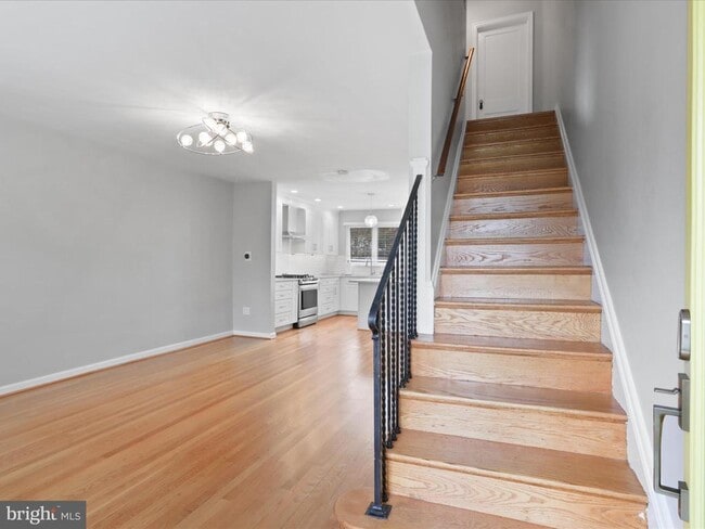 Building Photo - 808 S Oak St