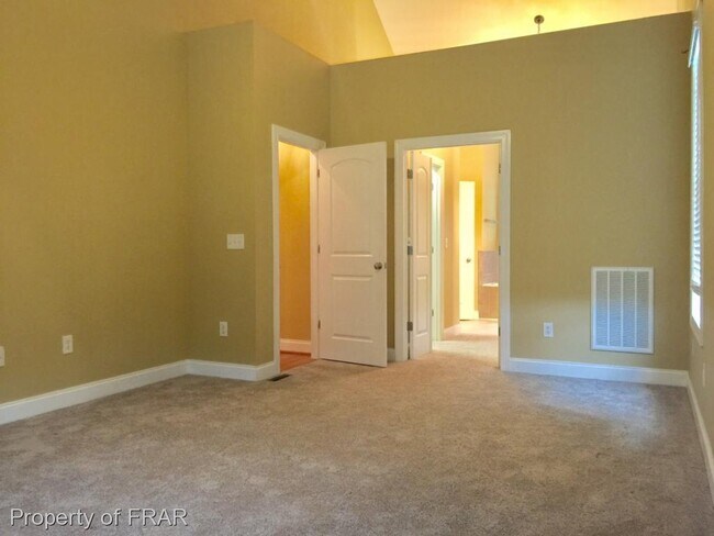 Building Photo - 586 Ruth Cir