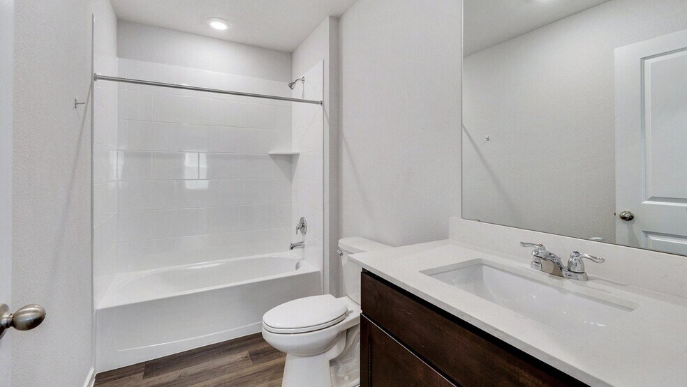 Building Photo - 305 Randall Pl