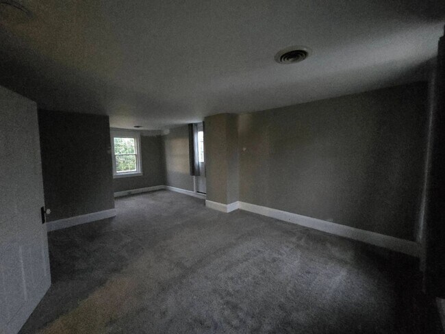 Building Photo - 3 Bedroom 1.5 Bath Located in Middletown