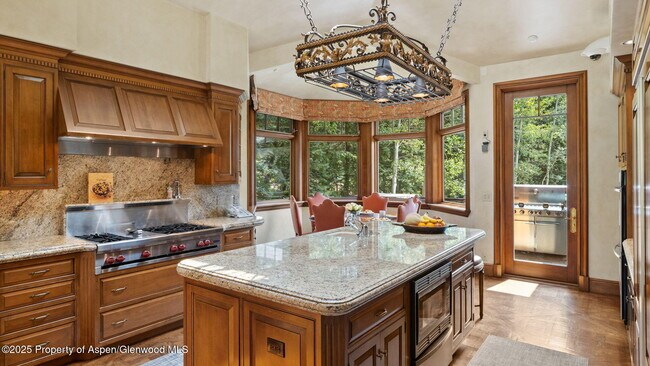 Building Photo - 715 Willoughby Way