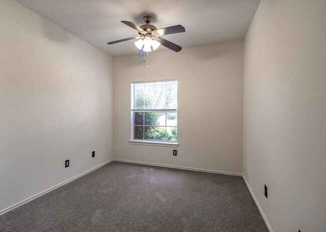 Building Photo - 702 Pampas Ricas Dr