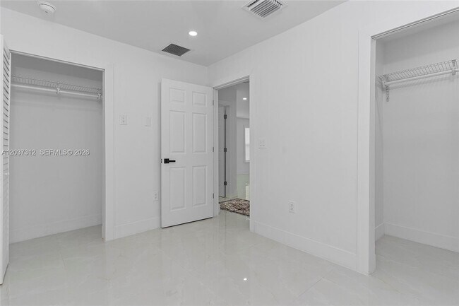 Building Photo - 1473 NE 30th Ct