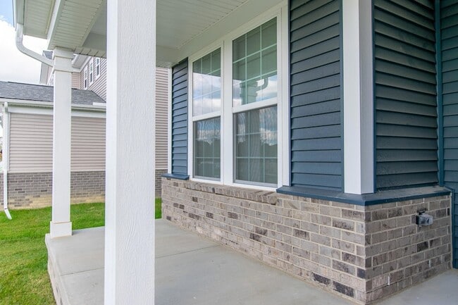 Building Photo - 717 Risdon Trail S