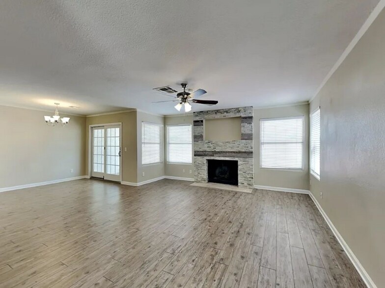 Building Photo - 1420 Pacific Terrace Dr