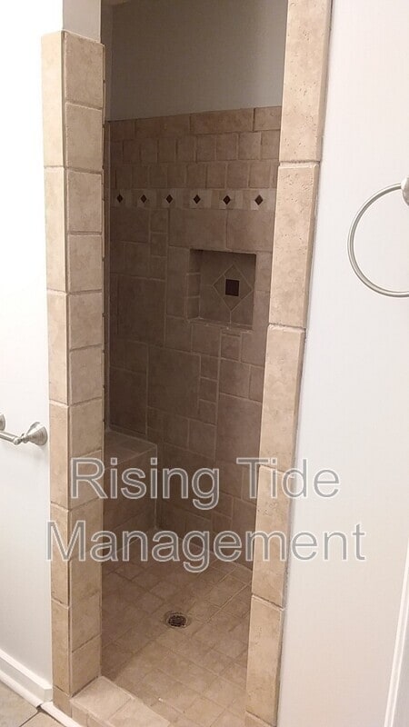 Building Photo - 5129 Highland Ave