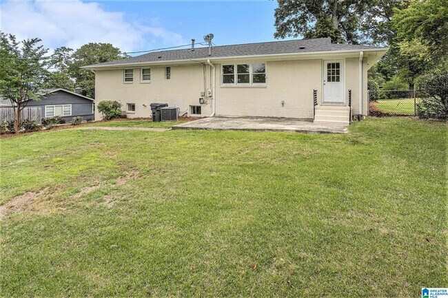 Building Photo - 3137 Woodhaven Dr