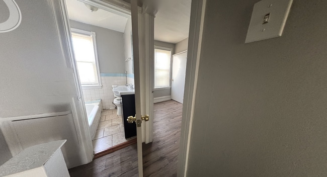 Building Photo - Quaint Two Bedroom Home in Overbrook with NEW Floors and Kitchen!