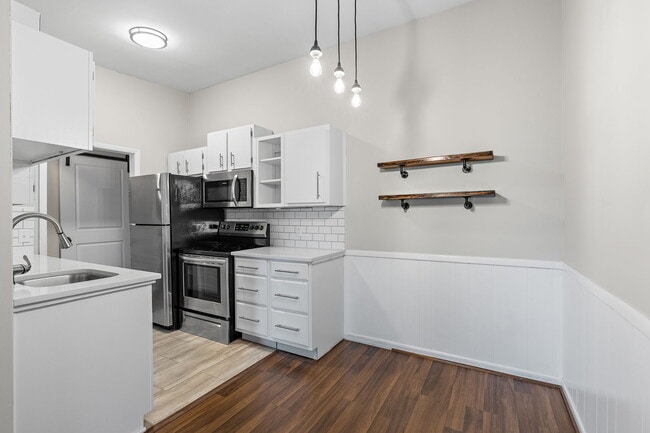 Building Photo - 4425 Westlawn Dr