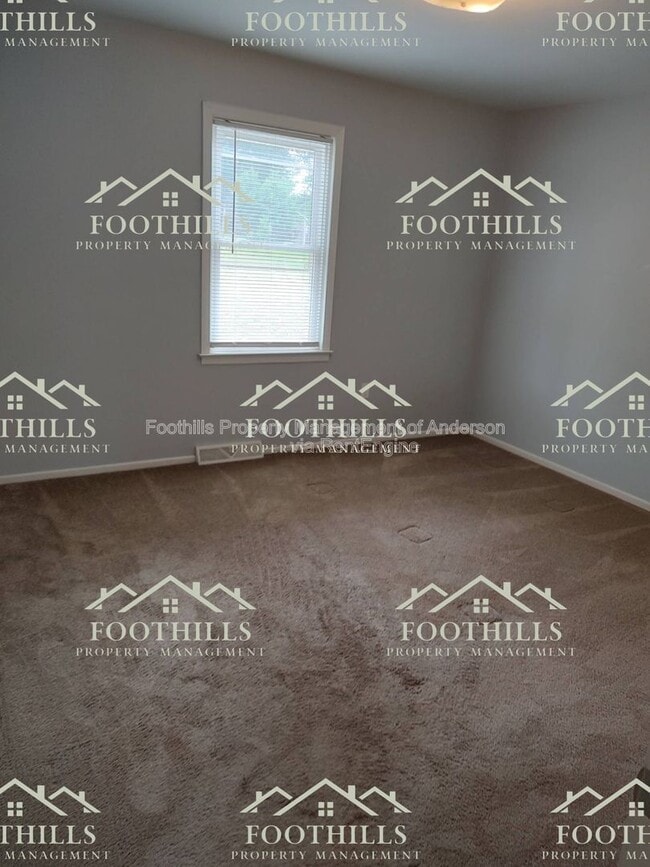 Building Photo - 213 Lake Forest Cir