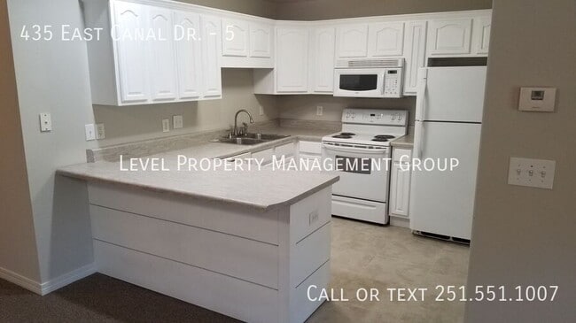 Building Photo - 435 E Canal Dr