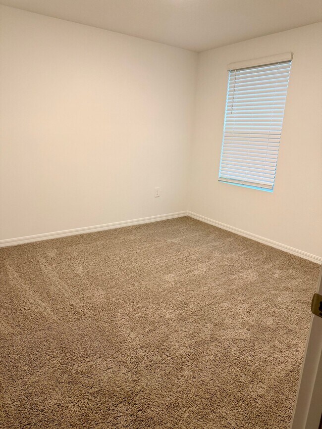 Building Photo - 4233 Foxway Dr