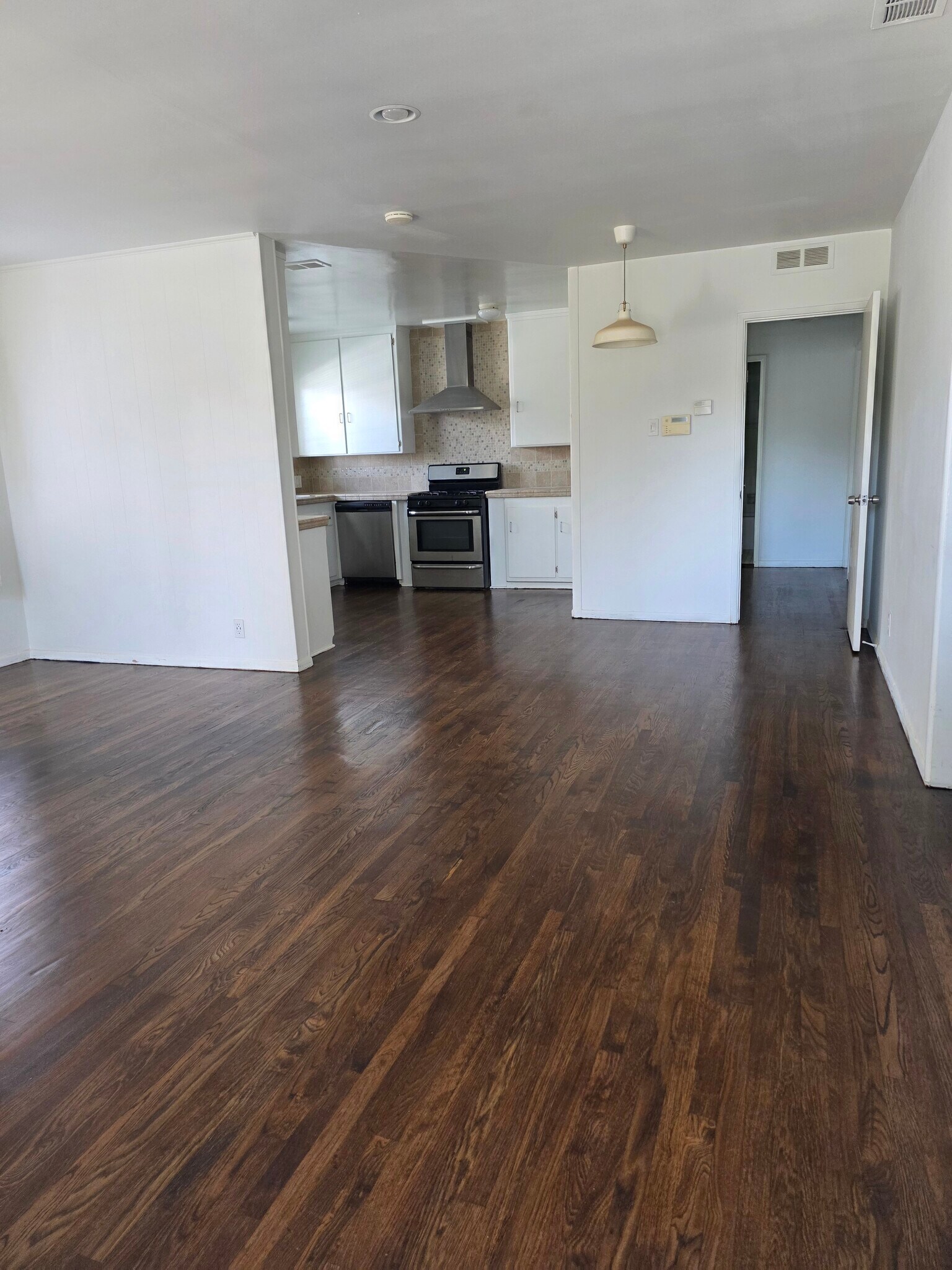 Building Photo - 3528 Laurel Ave