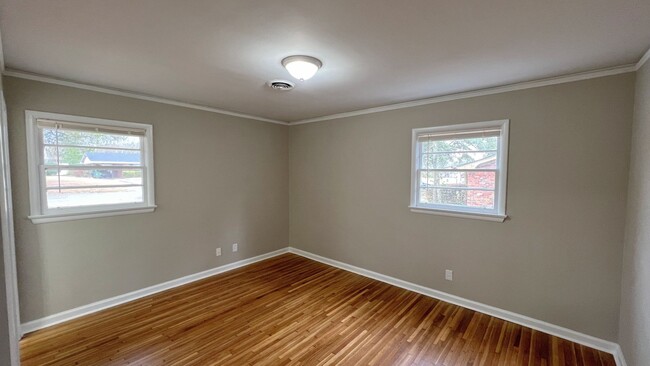 Building Photo - 3-Bedroom just waiting for you !
