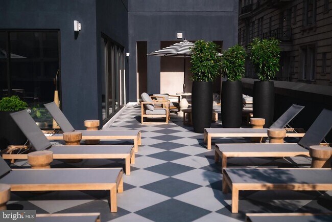 Building Photo - 200 S Broad St